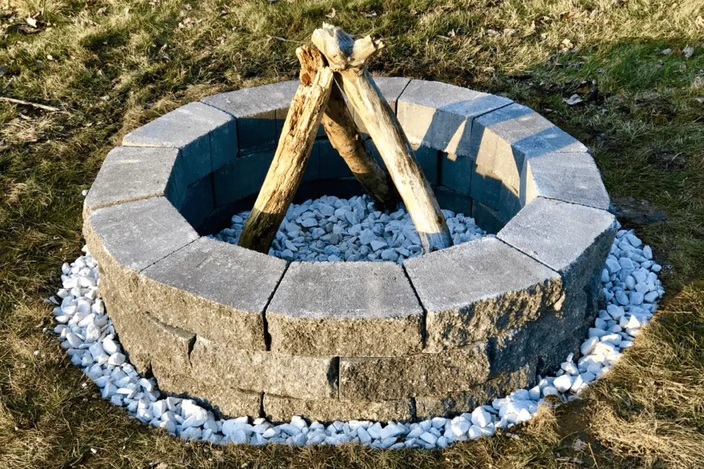 Can you put mulch around a fire pit?