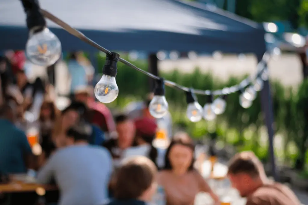 Hang string light without trees